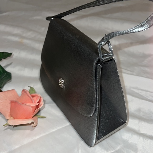 Cute mini silver hand bag - Picture 3 of 7